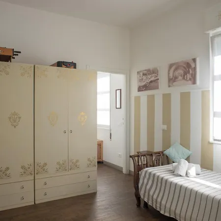Vintage Apartment *